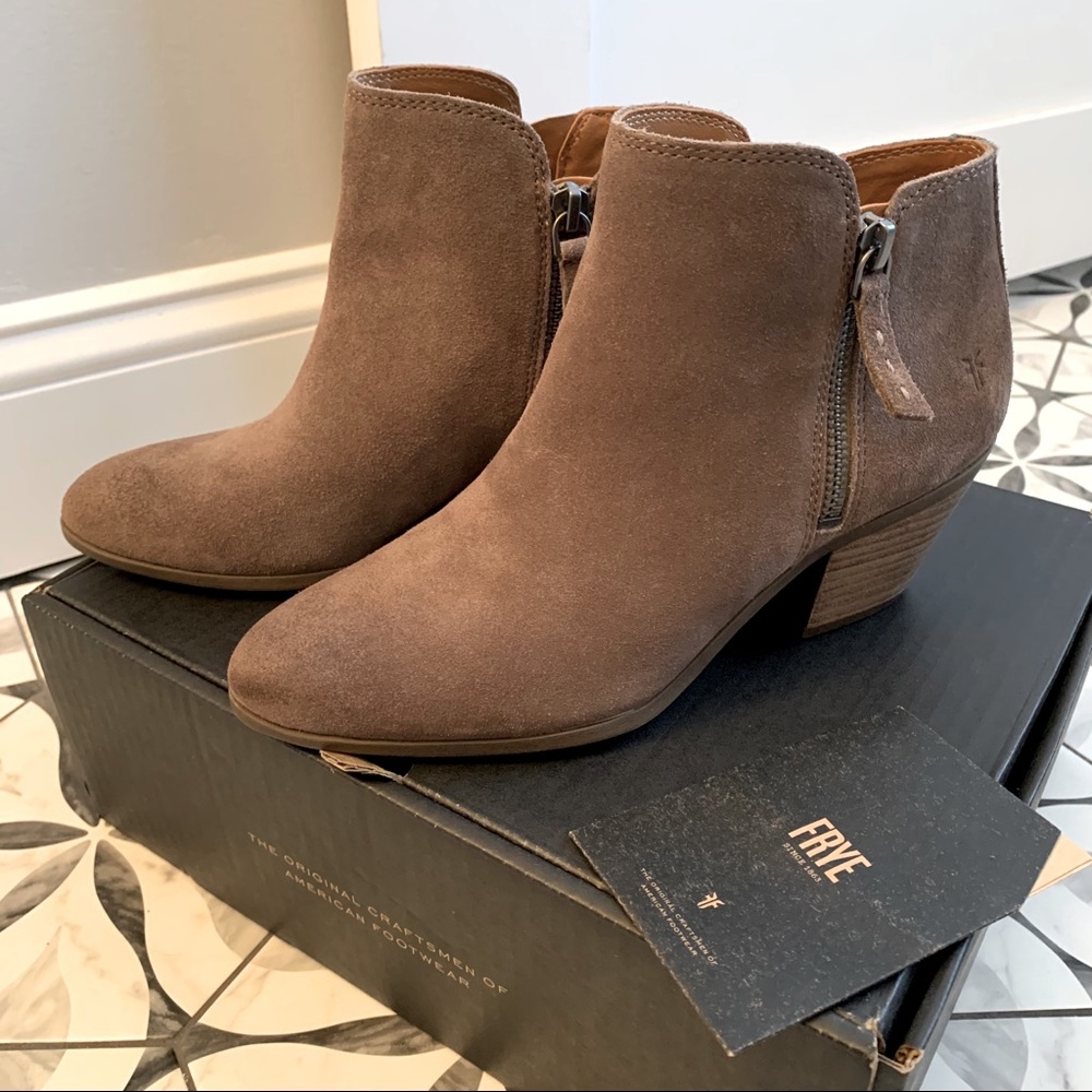 FRYE | BNIB Judith Bootie in Taupe (Tan) Suede 6.5
